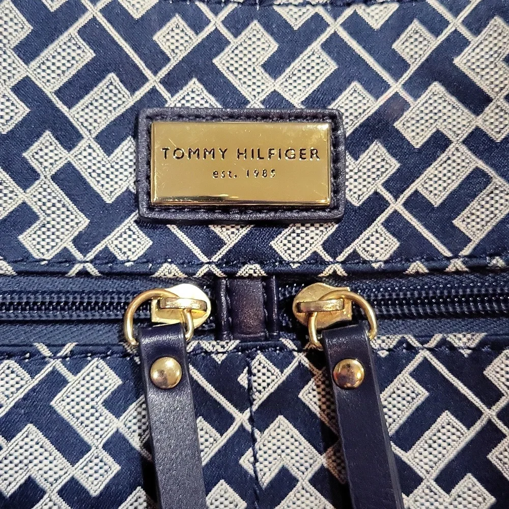 Tommy Hilfiger Purse - Picture 2 of 14